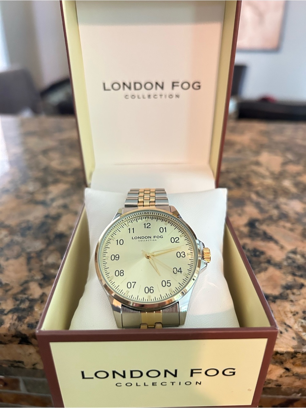 London Fog Two-Tone Dundee Reader Dial Box in Cream and Brown